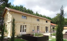Villa Entiere Du Chateau Lacroix De Civrac 3 Ch, 3 Sdb, Piscine Xxl,Sauna, 4 Etoiles,7 Pers