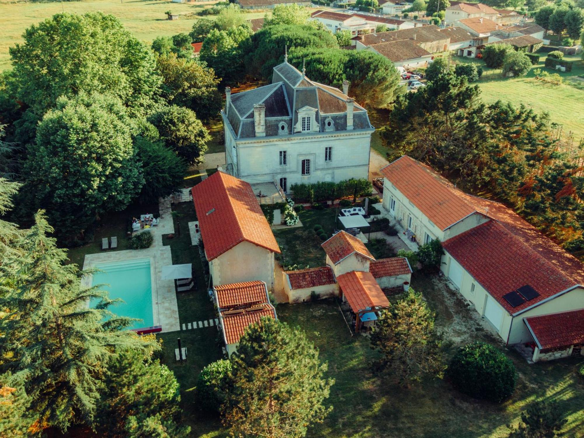 Villa Entiere Du Chateau Lacroix De Civrac 3 Ch, 3 Sdb, Piscine Xxl,Sauna, 4 Etoiles,7 Pers Buitenkant foto